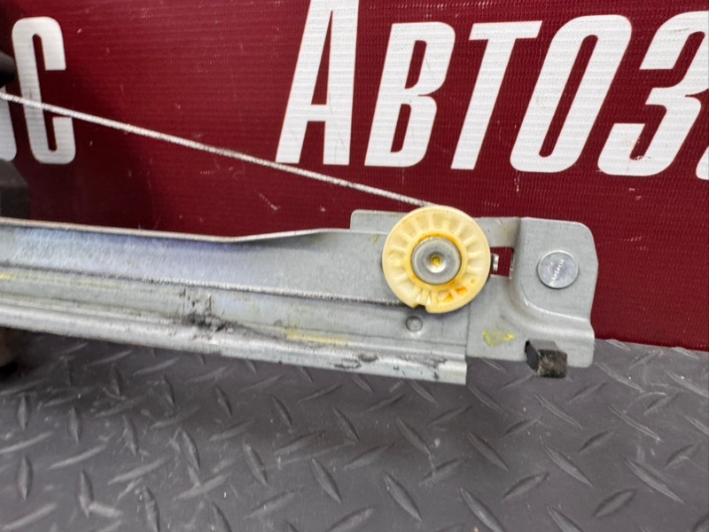 Стеклоподъемник    двери