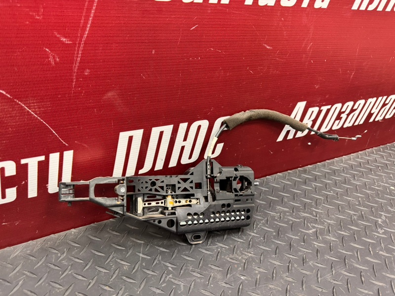 Кронштейн ручки двери