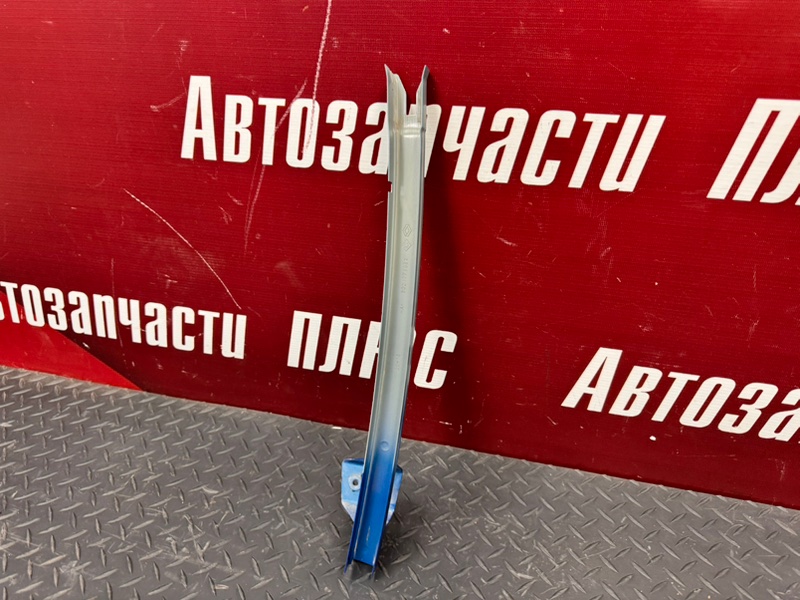 Направляющая стекла     двери