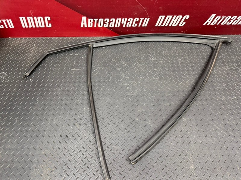 Уплотнитель      двери