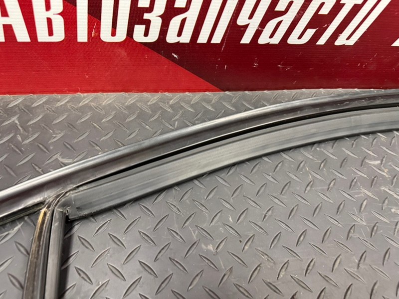 Уплотнитель      двери