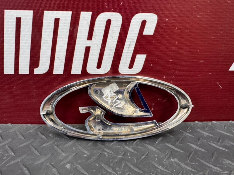 Эмблема решетки радиатора