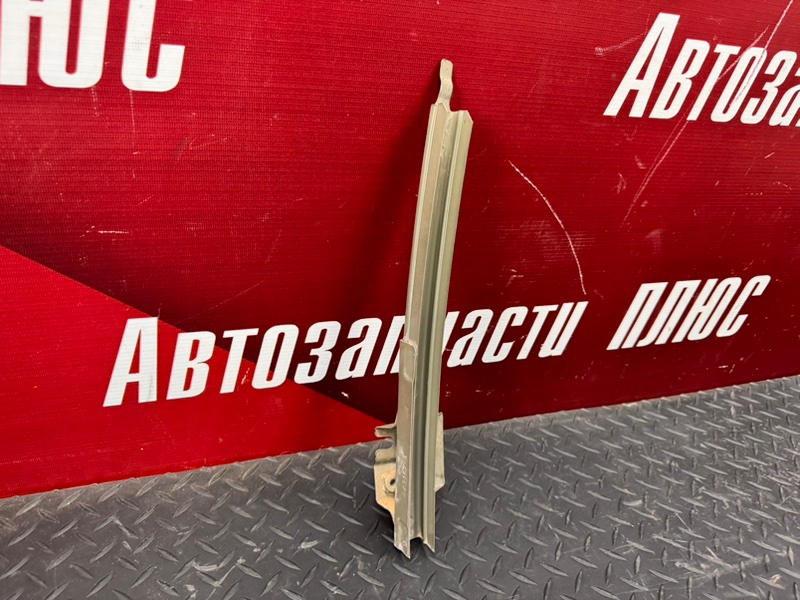 Направляющая стекла     двери