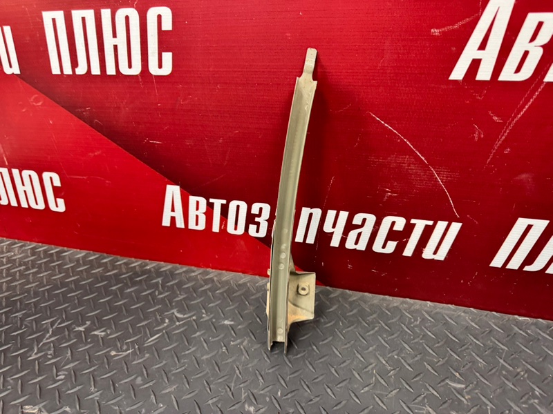 Направляющая стекла     двери