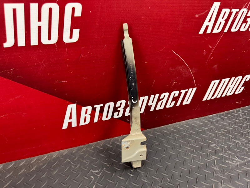 Направляющая стекла     двери