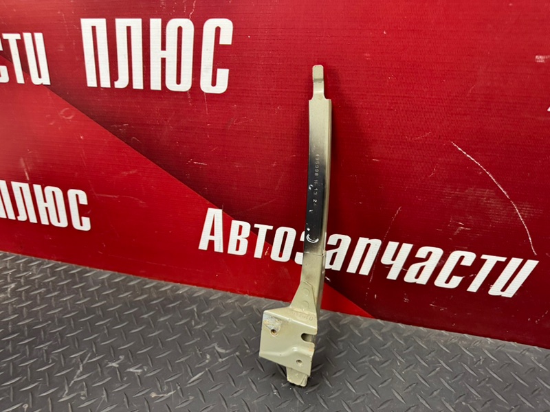 Направляющая стекла     двери