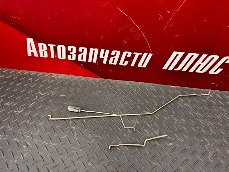 Тяга замка двери