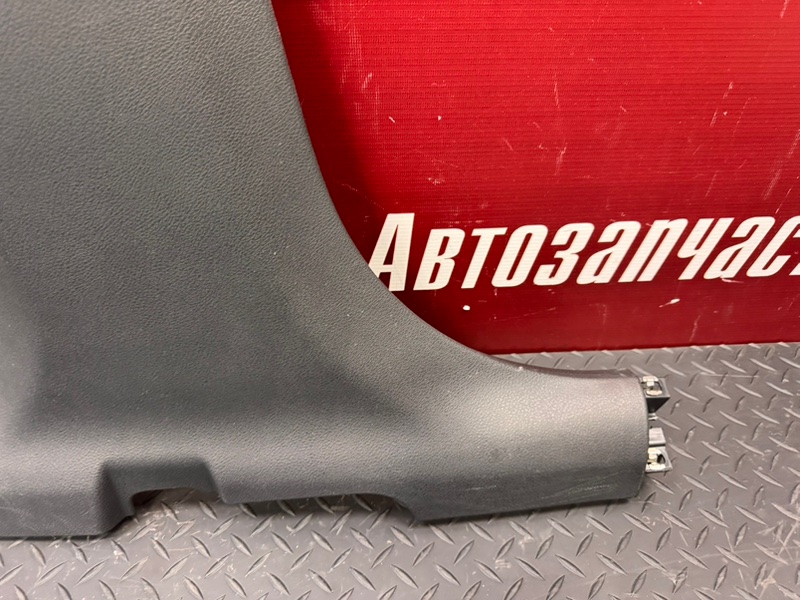 Обшивка средней стойки