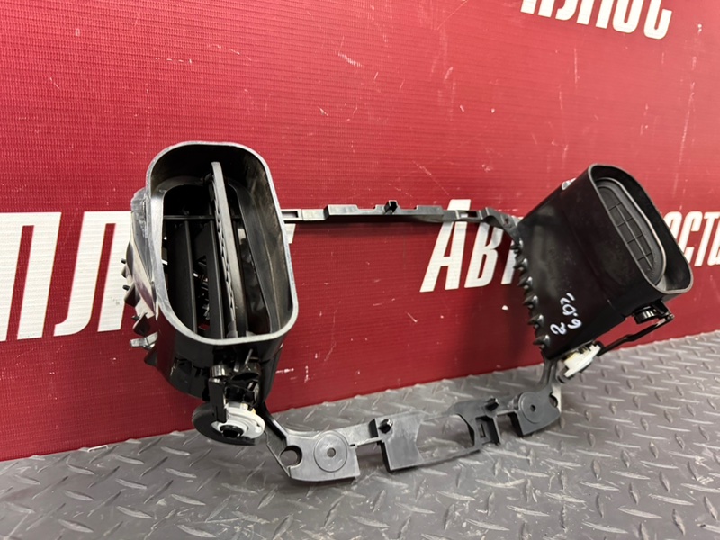 Воздушный дефлектор салона