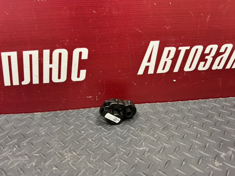 Сервопривод заслонки печки