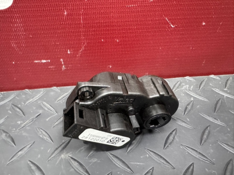 Сервопривод заслонки печки