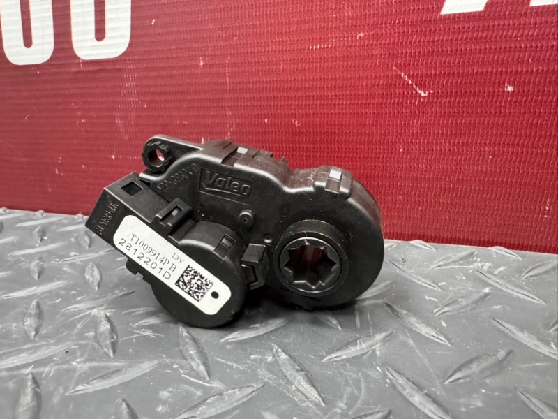 Сервопривод заслонки печки