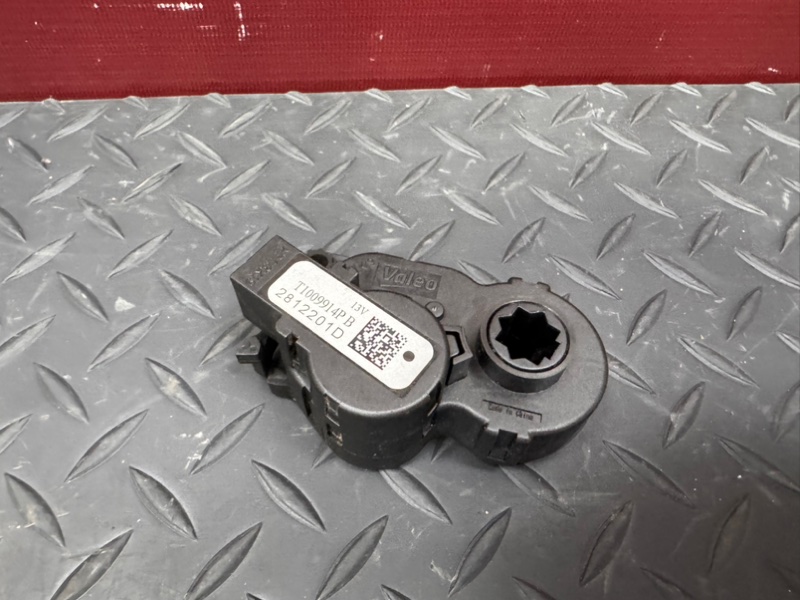 Сервопривод заслонки печки