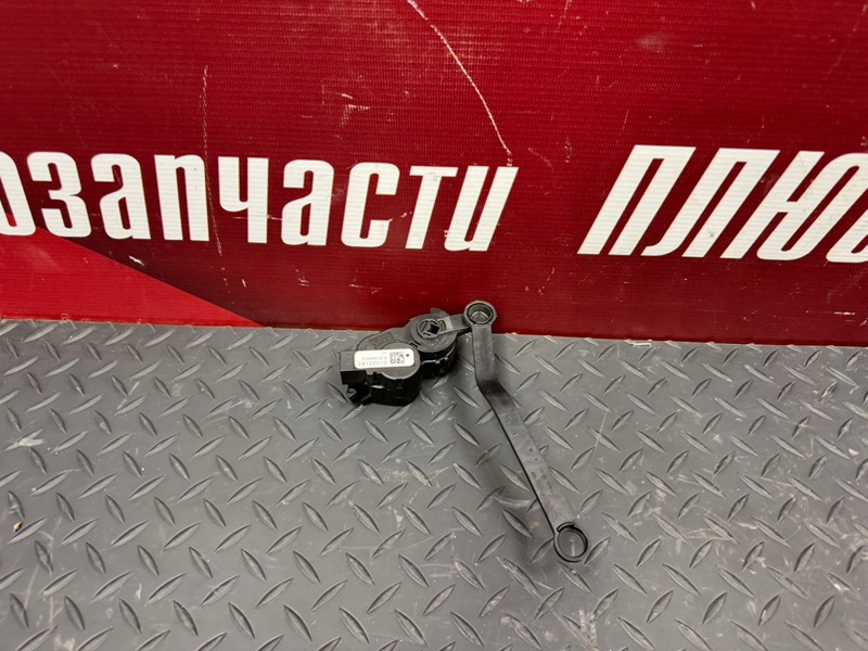 Сервопривод заслонки печки