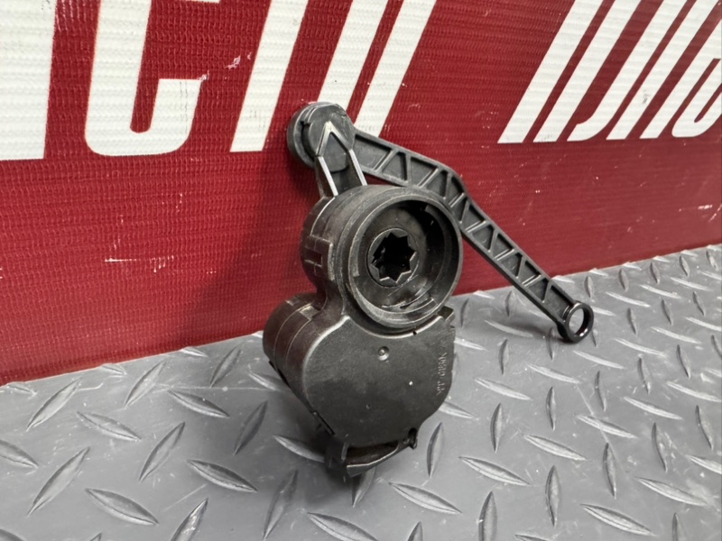 Сервопривод заслонки печки