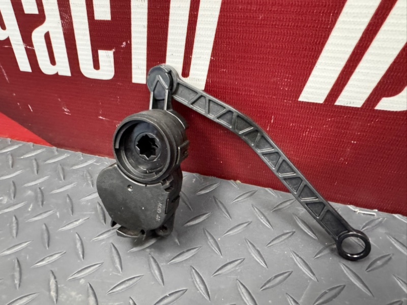 Сервопривод заслонки печки