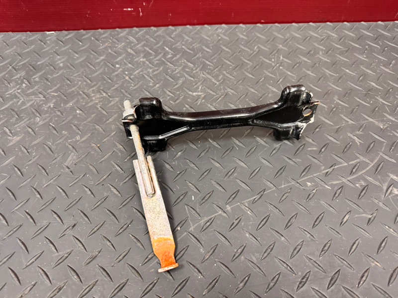 Крепление акб