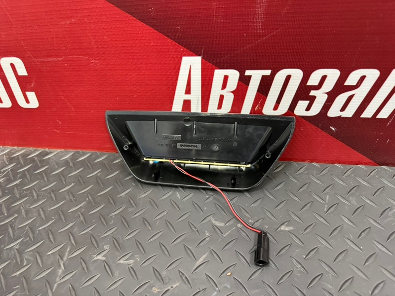 Стоп-сигнал за стеклом