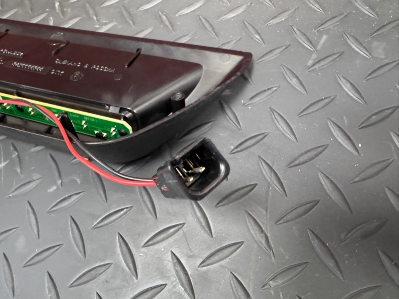 Стоп-сигнал за стеклом