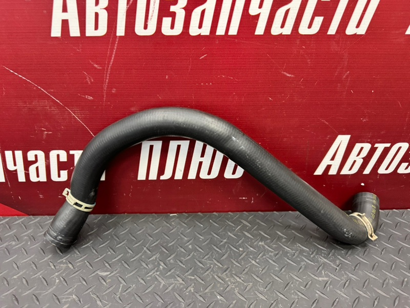 Верхний патрубок радиатора