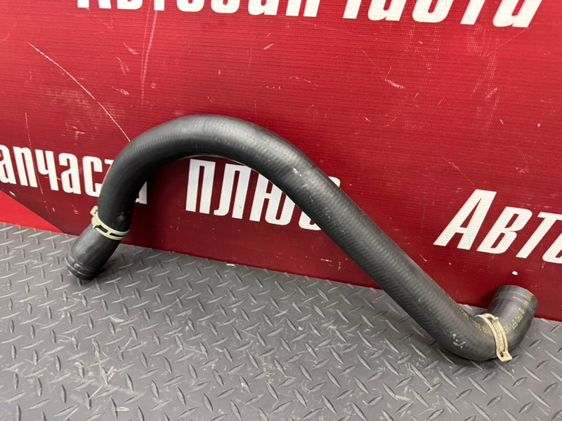 Верхний патрубок радиатора