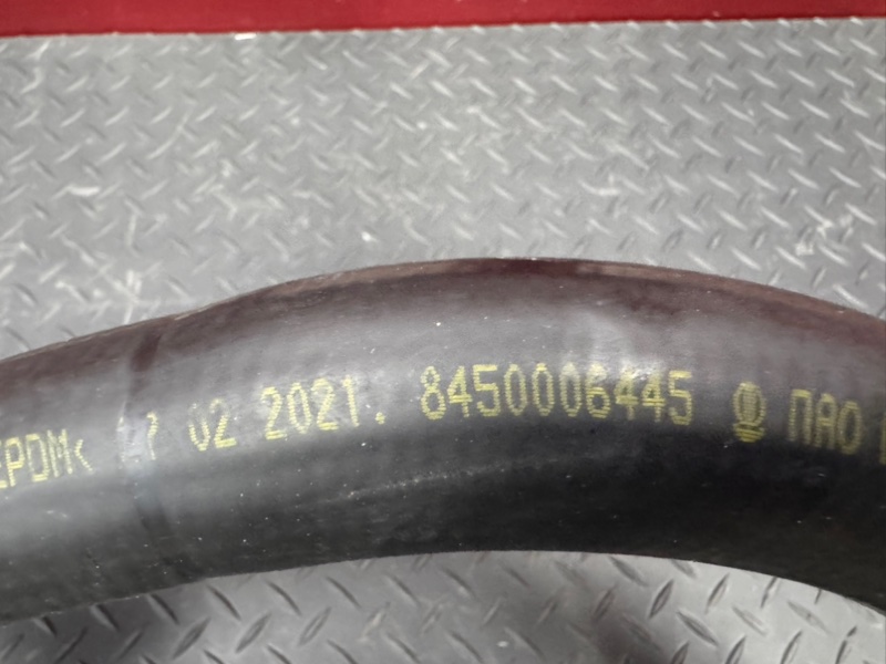 Верхний патрубок радиатора