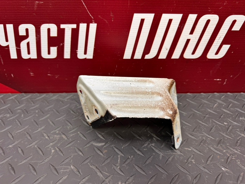 Кронштейн     крыла