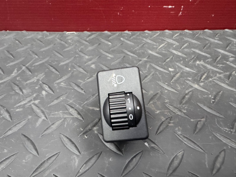 Кнопка корректора фар