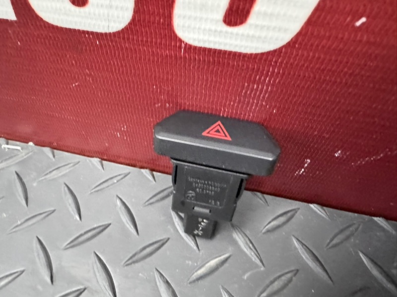 Кнопка аварийной сигнализации