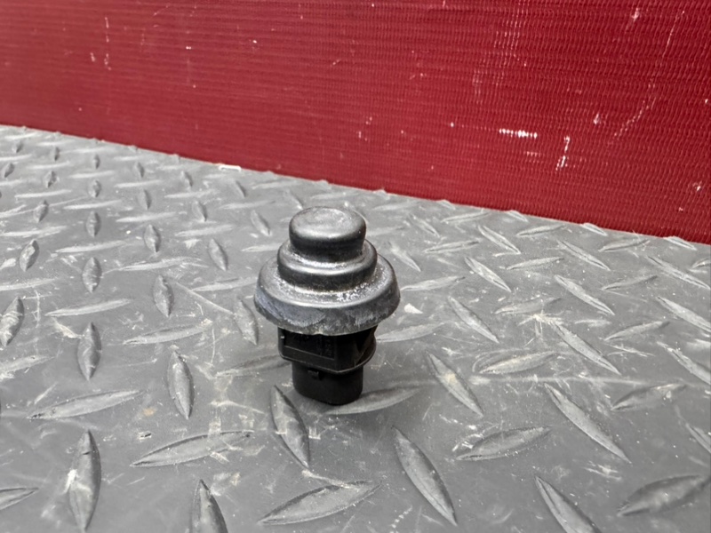 Концевик двери