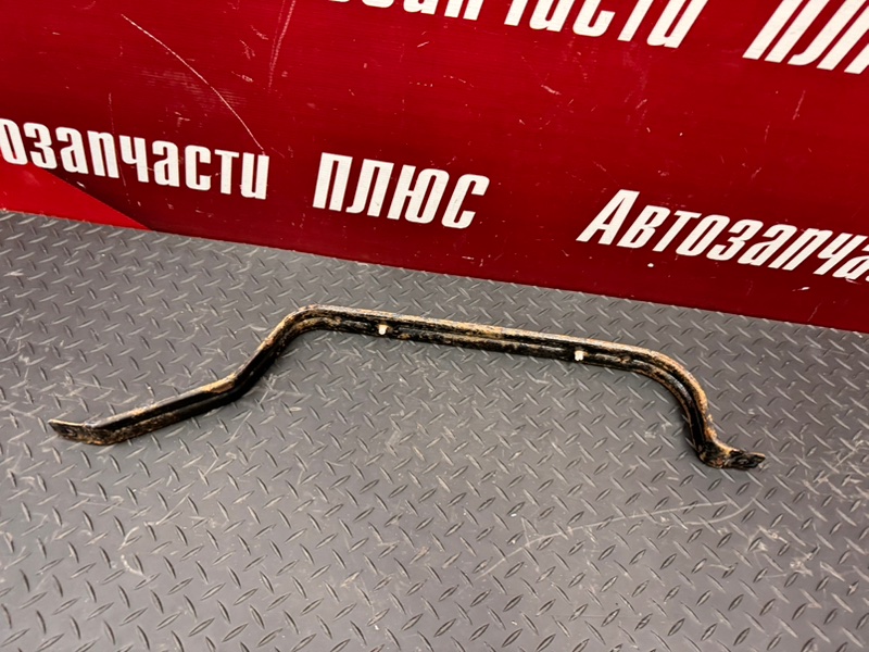 Крепление топливного бака