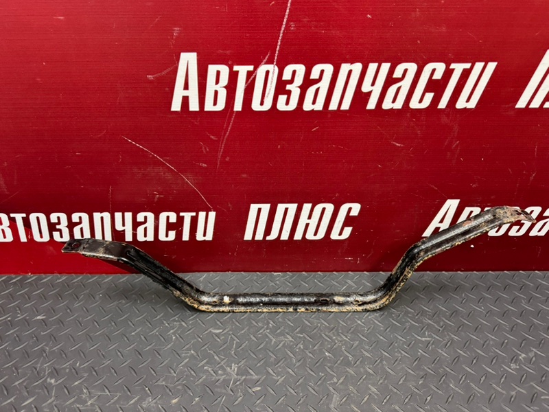 Крепление топливного бака