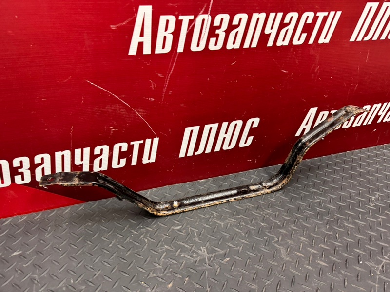 Крепление топливного бака