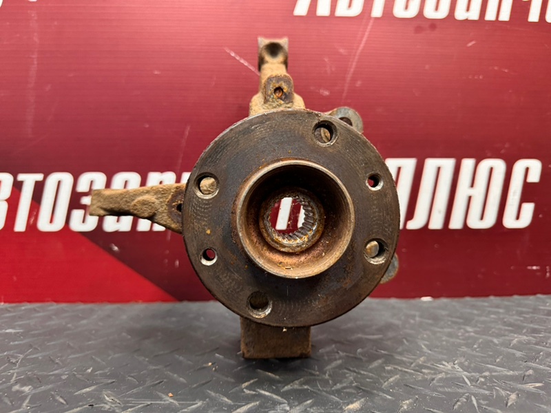 Кулак поворотный