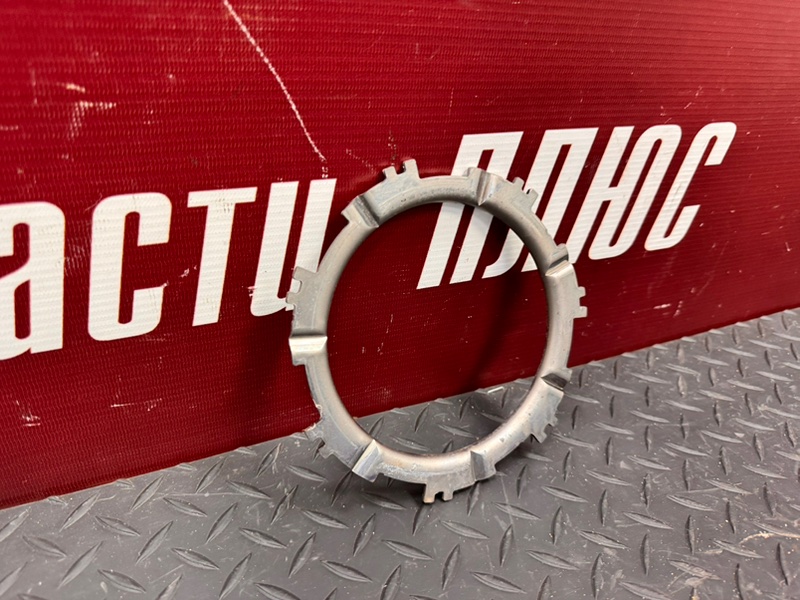 Гайка крепления бензонасоса