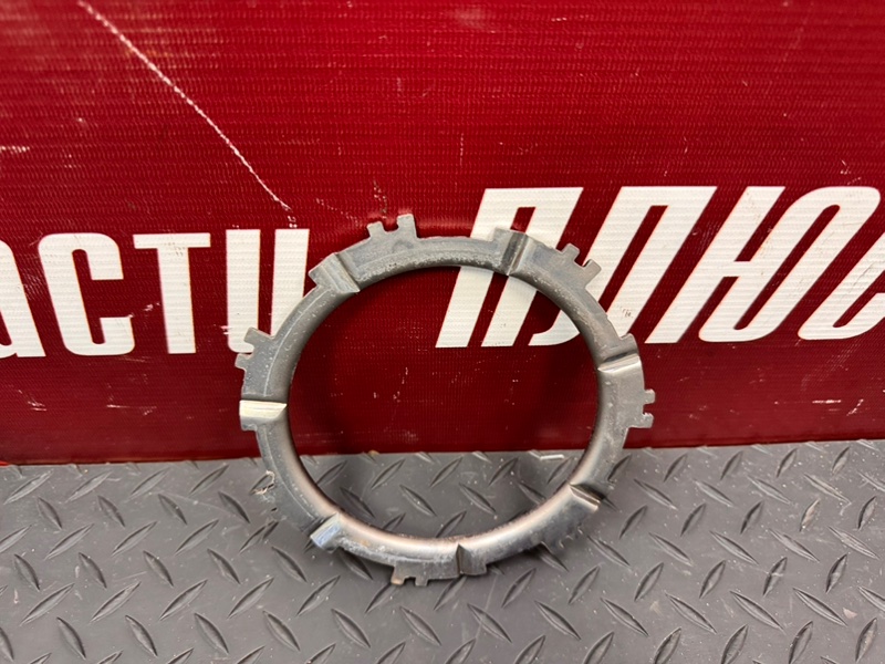 Гайка крепления бензонасоса