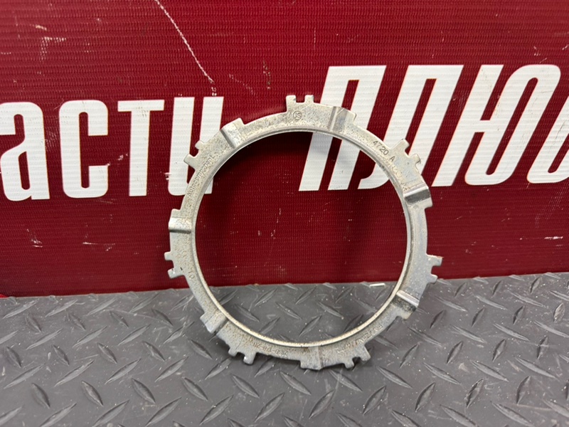 Гайка крепления бензонасоса