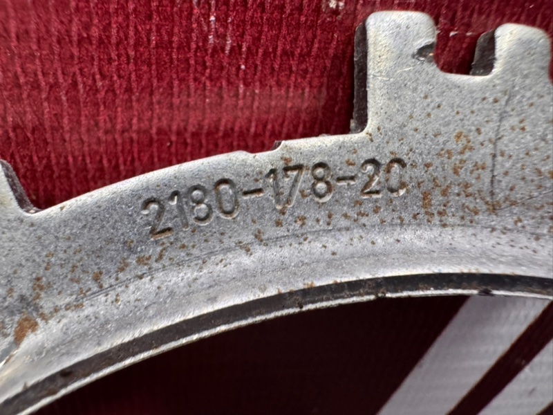 Гайка крепления бензонасоса