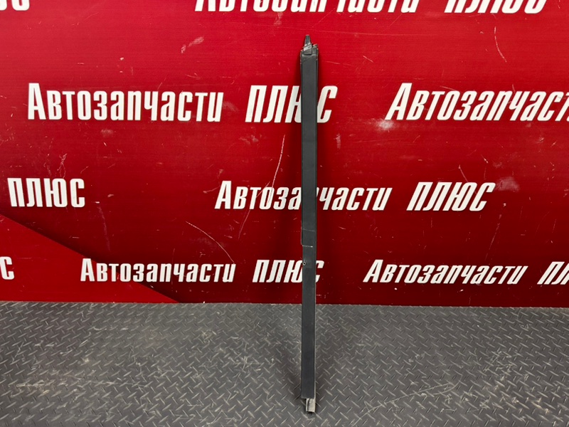 Направляющая стекла     двери