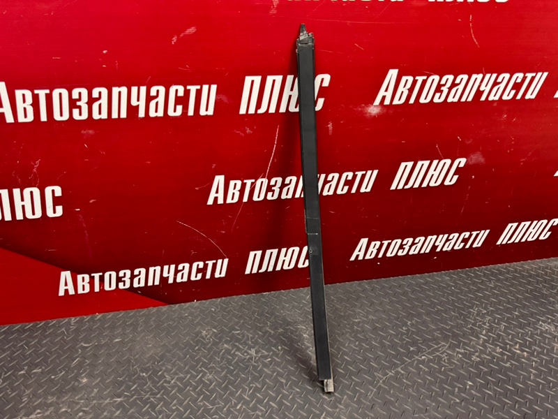Направляющая стекла     двери