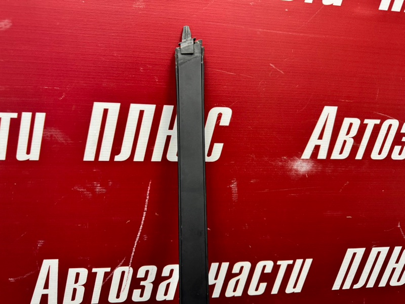 Направляющая стекла     двери