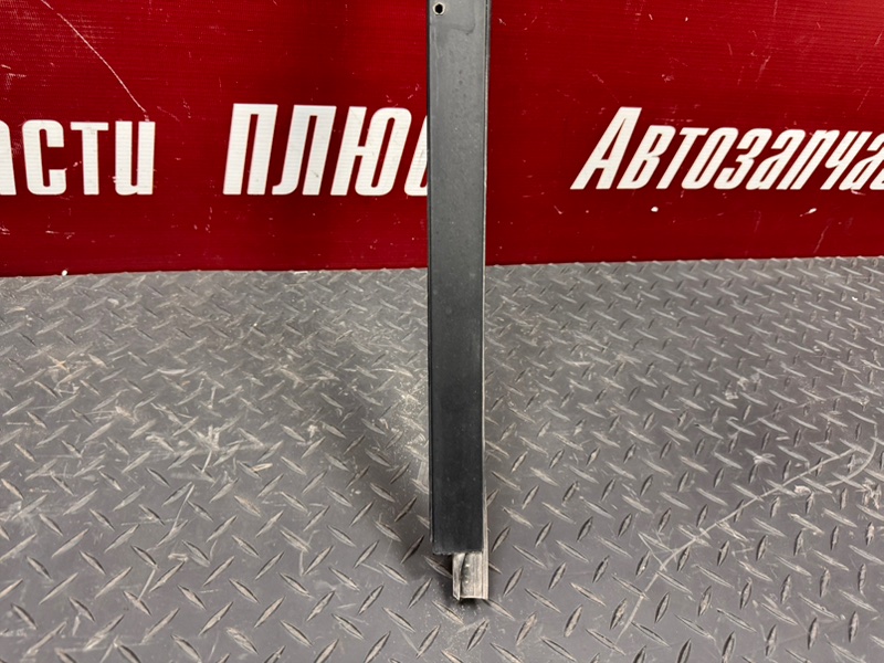 Направляющая стекла     двери