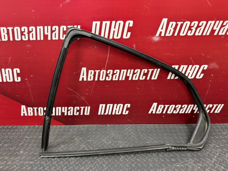 Уплотнитель стекла      двери