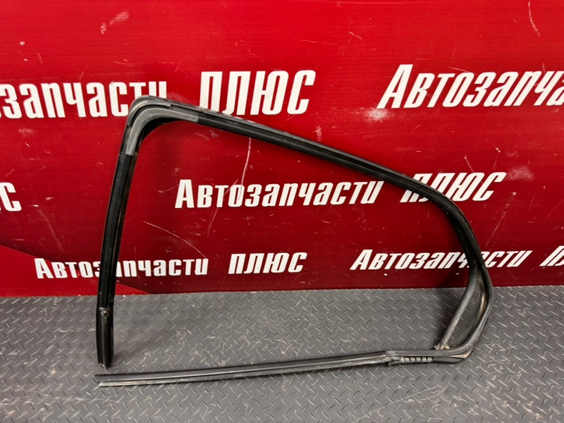 Уплотнитель стекла      двери