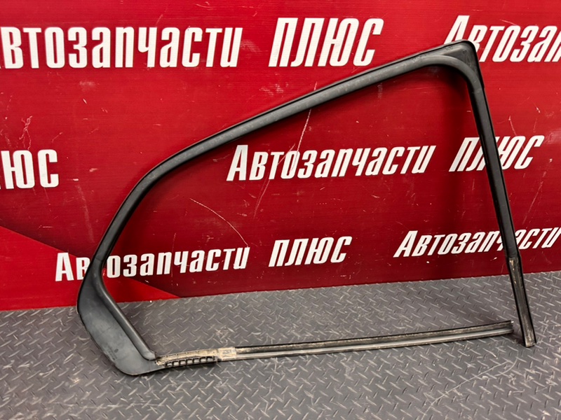 Уплотнитель стекла      двери