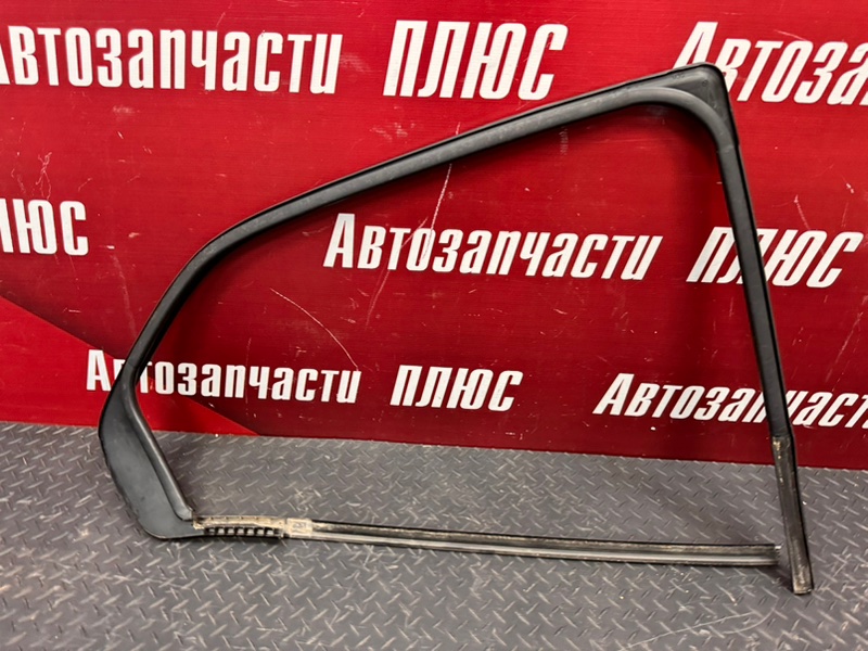 Уплотнитель стекла      двери