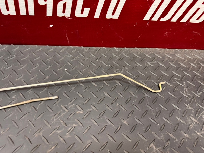 Тяга замка двери