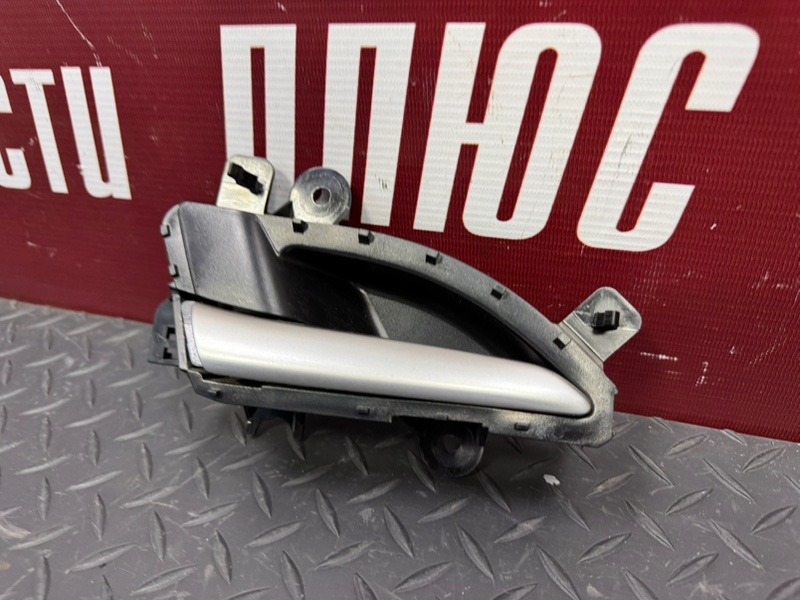 Внутренняя  ручка двери