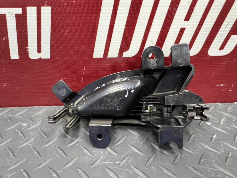 Внутренняя  ручка двери