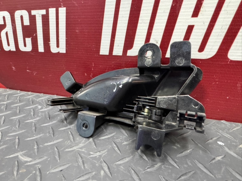 Внутренняя  ручка двери